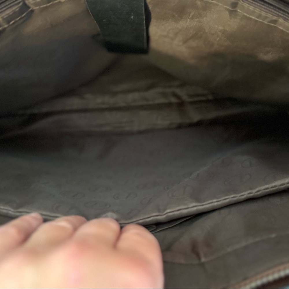 Elegant Brown Leather Tote Bag with Clean Lines - Picture 7 of 9